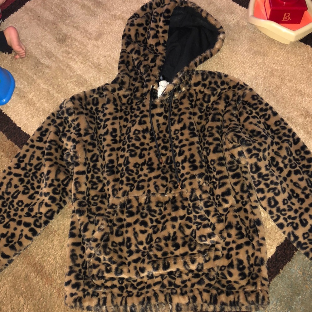 BNWOT leopard fuzzy sweater